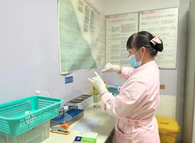 用心护理用爱沟通的微笑天使