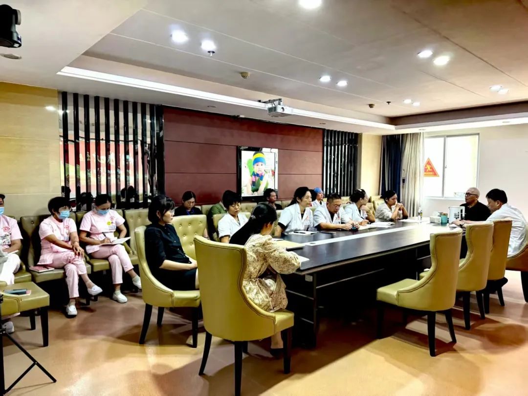 琼山区志联副会长杨海荣莅临海口玛丽医院 指导志愿服务工作